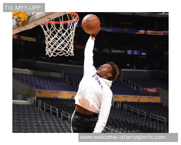 布朗尼单臂劈扣震撼全场詹姆斯感慨上空气与众不同